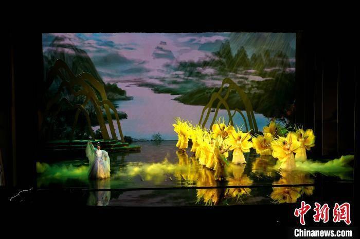书法家送“福”写春联，将浓浓的年味送到企业和乡村